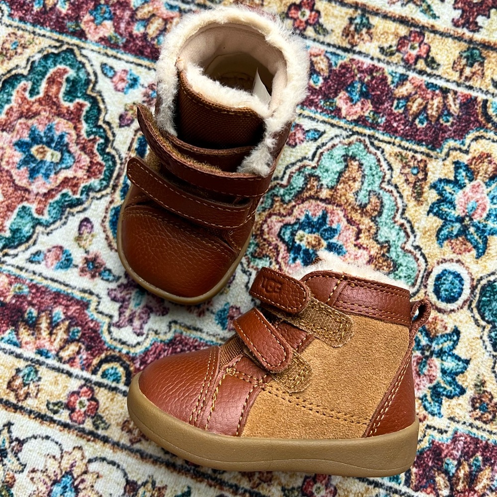 NWOB baby Ugg Velcro booties, size 2/3